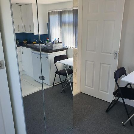 New Self Contained Flat,In Hayes, Free Parking Hotel Northolt  Exterior photo