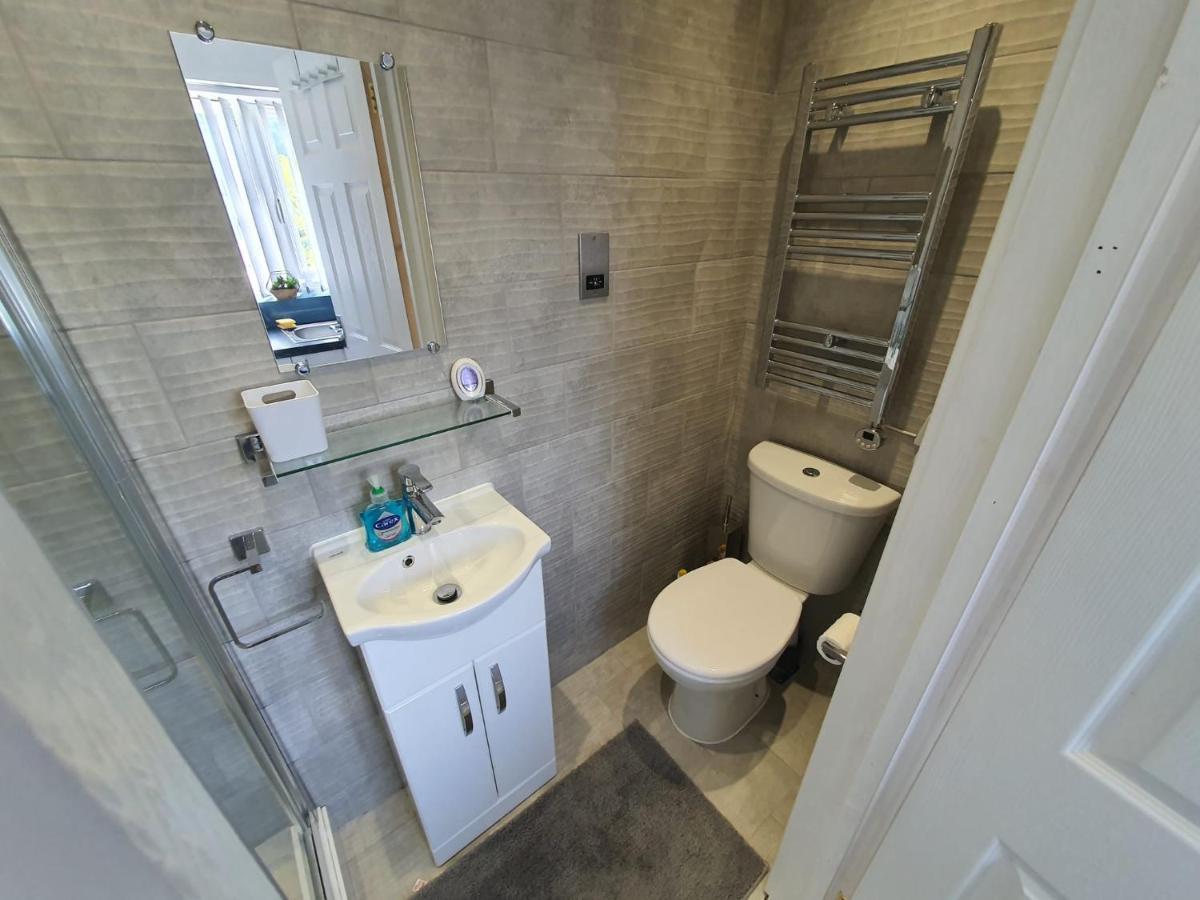 New Self Contained Flat,In Hayes, Free Parking Hotel Northolt  Exterior photo